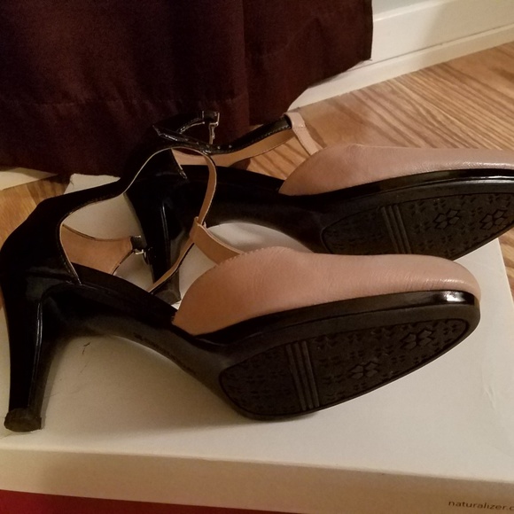 Naturalizer Mattison taupe and black 10 - Picture 2 of 7